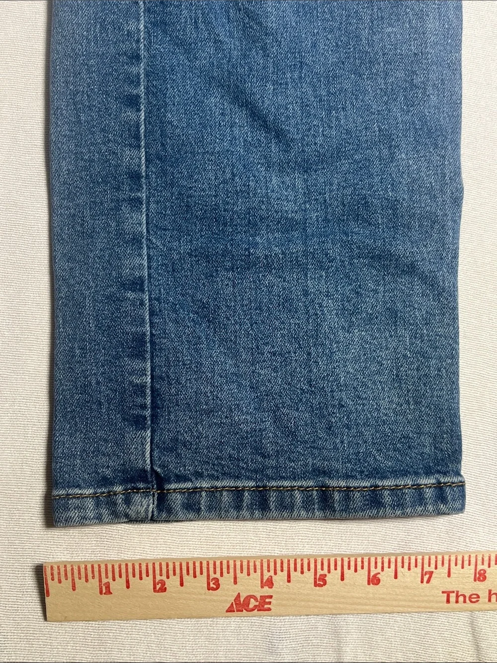 Levi's Men's Straight-Leg Jeans in Medium Blue Wash